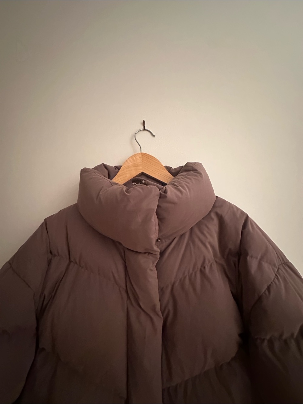 Wilfred Cropped Puffer Jacket in grey pink - Picture 2 of 5